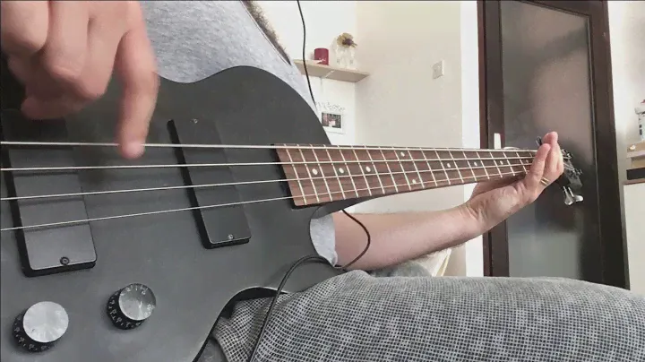 Epiphone Les Paul Special (bass demo)