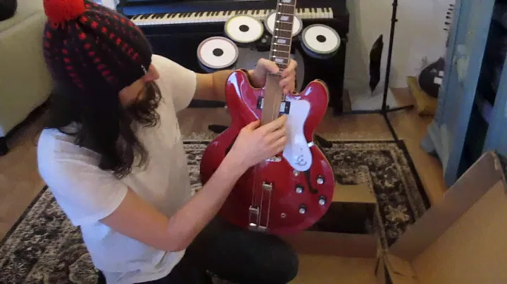 Epiphone riviera frequensator tail sparkling burgundy 2020 - unboxing with dog.